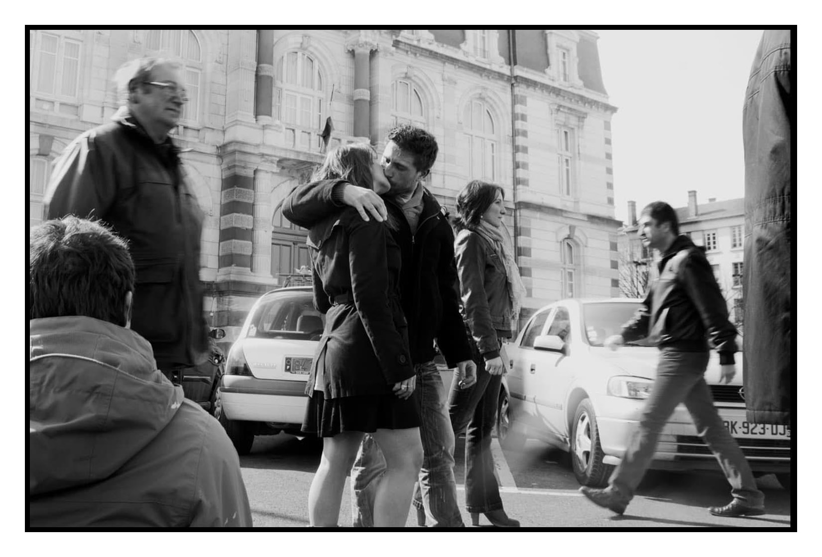 Le baiser de l'hôtel de ville de Roanne par Éric Paratcha